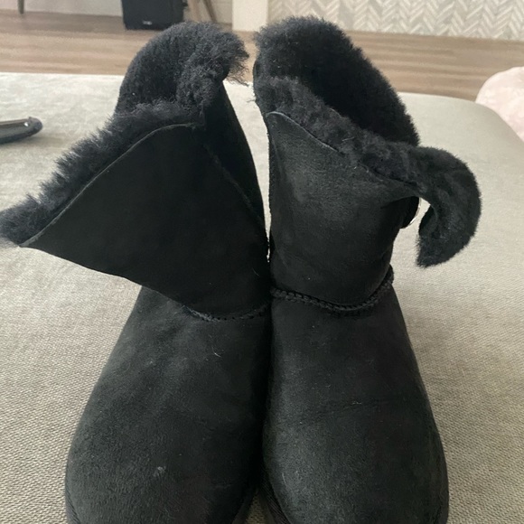 Girls UGG boots EUC - Picture 3 of 4